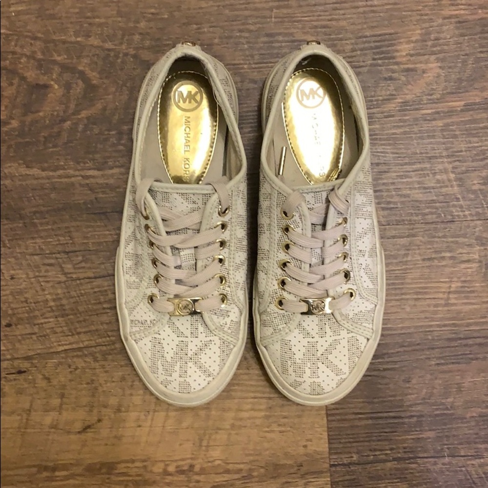 Size 6 1/2 Michael Kors